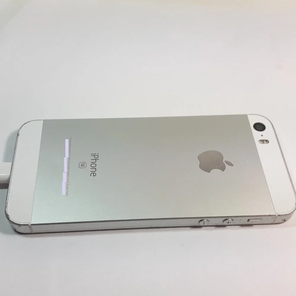 Apple iPhone SE 1st Generation (A1662 [WHITE-SILVER)-(Selling For parts only)